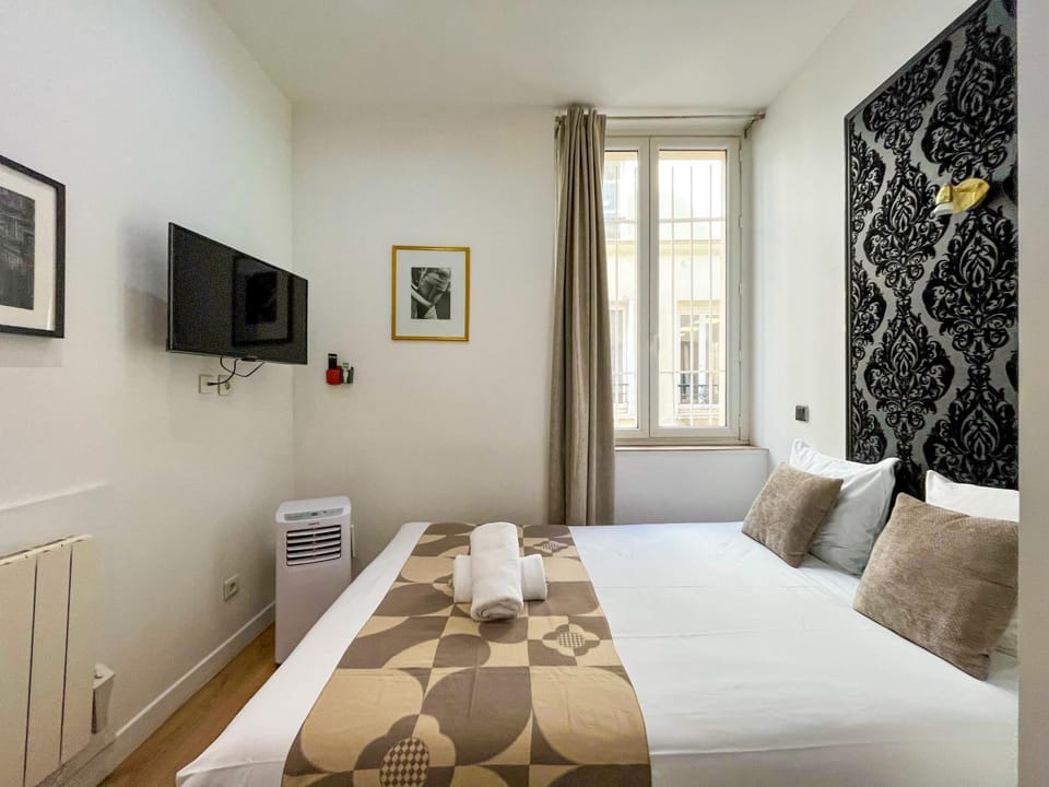32 Atelier Paris Fashion Apartment in Paris