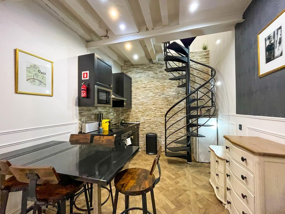 32 Atelier Paris Fashion Apartment in Paris
