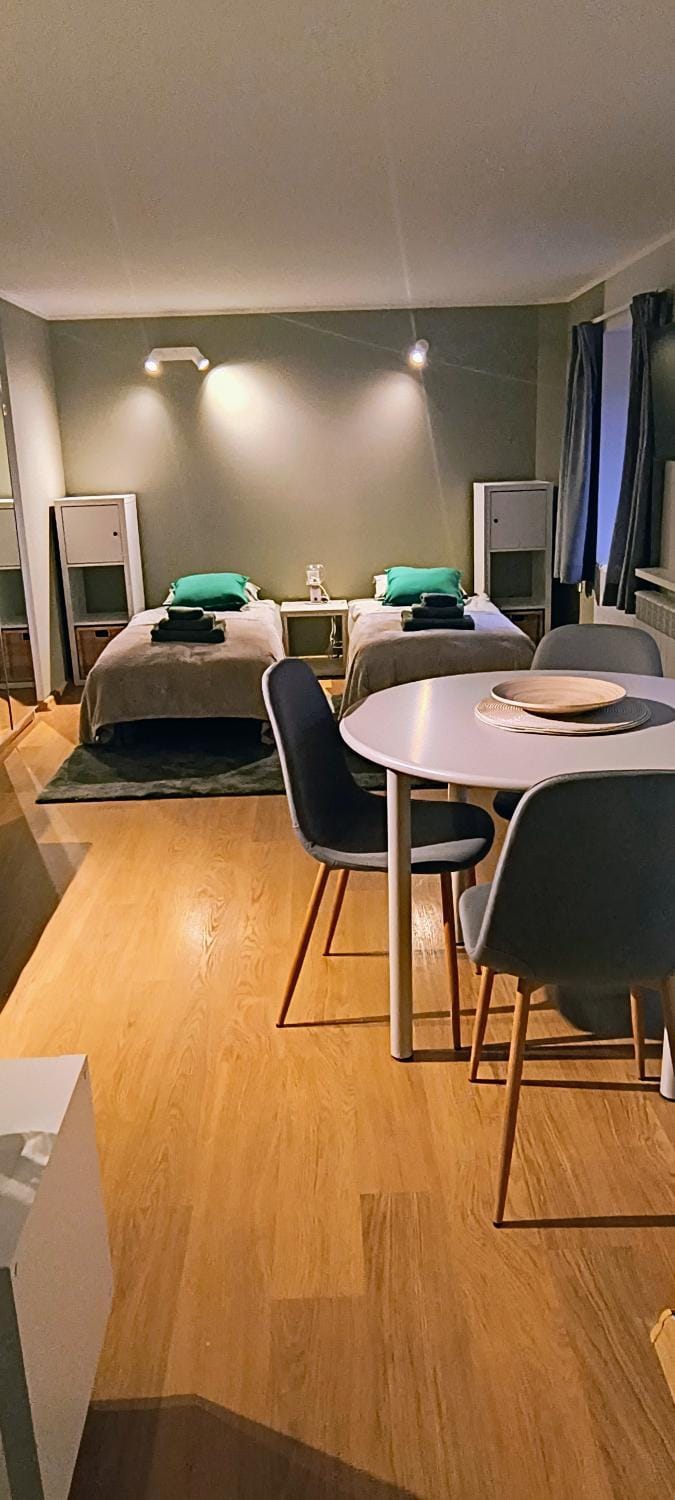 Bed, Photo of the whole room, Dining area