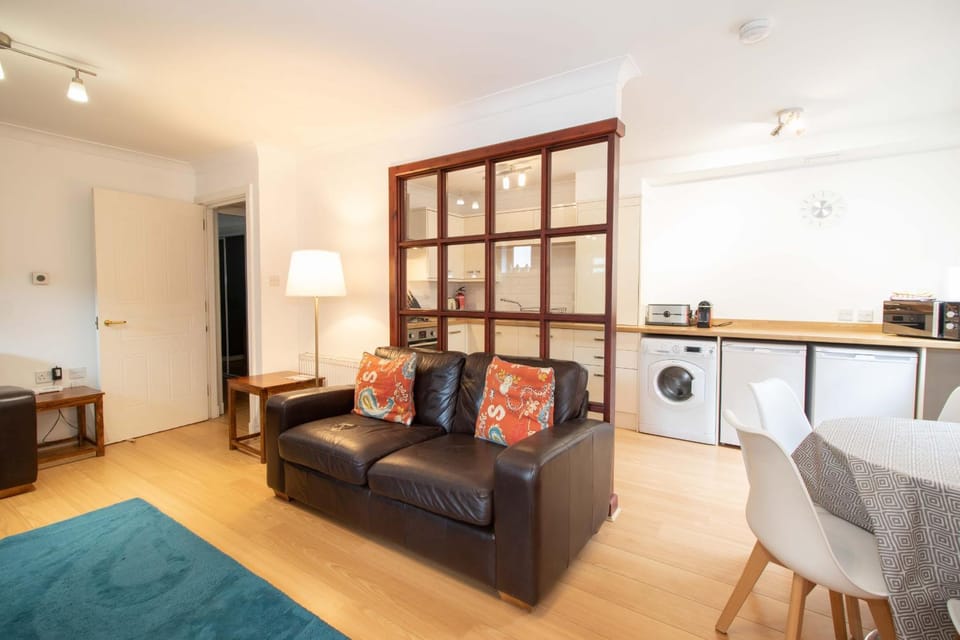 Communal lounge/ TV room, Living room