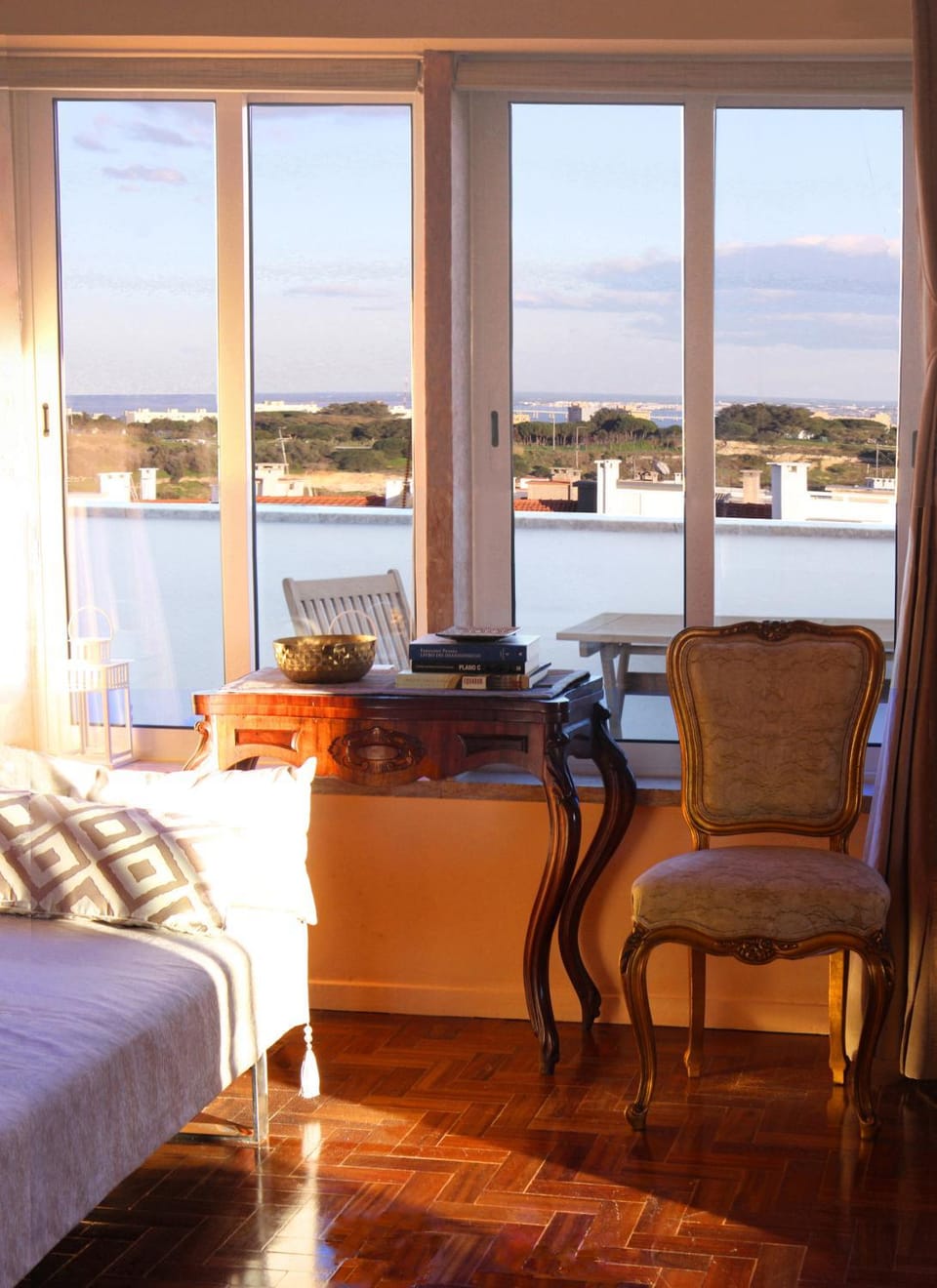 Day, Balcony/Terrace, Living room, On site, City view, River view