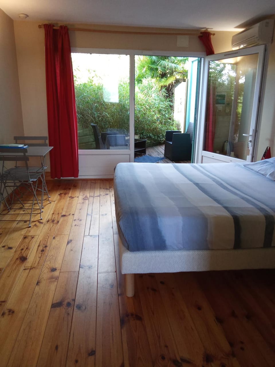 Photo of the whole room