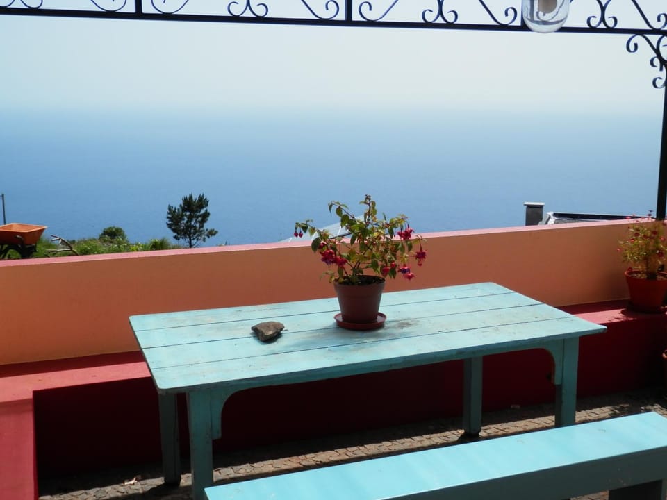 BBQ facilities, Balcony/Terrace, Dining area, Sea view