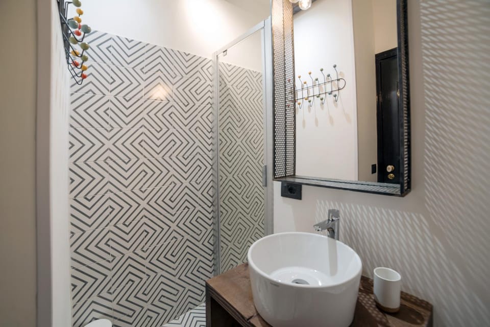 Shower, Bathroom, Decorative detail