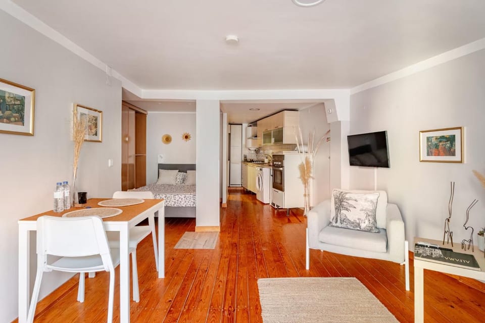 TV and multimedia, Living room, Seating area, Dining area, oven