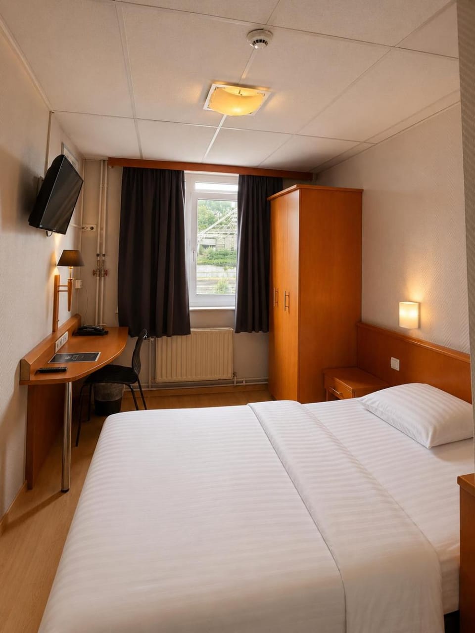 Bed, Bedroom, wardrobe