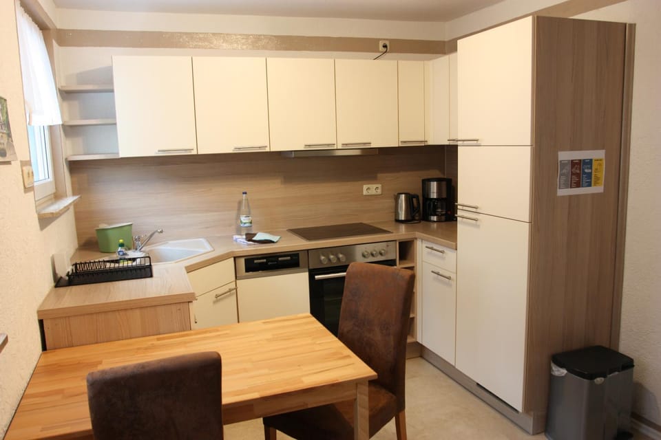 Dining area, kitchen