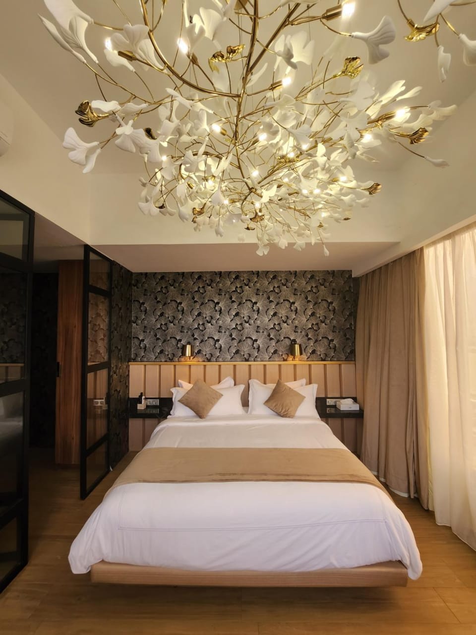 Bed, Photo of the whole room, Bedroom