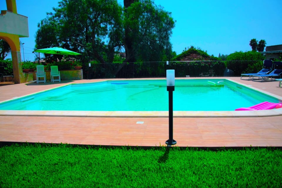 Swimming pool, Swimming pool