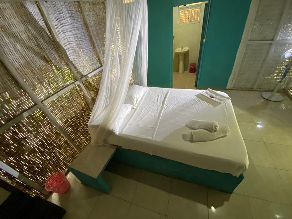 Bed, Bathroom, Photo of the whole room, towels