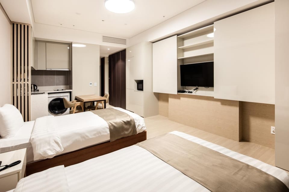 TV and multimedia, Photo of the whole room, Bedroom