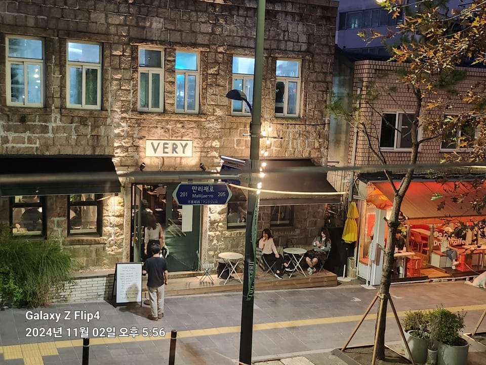 Restaurant/places to eat, Street view