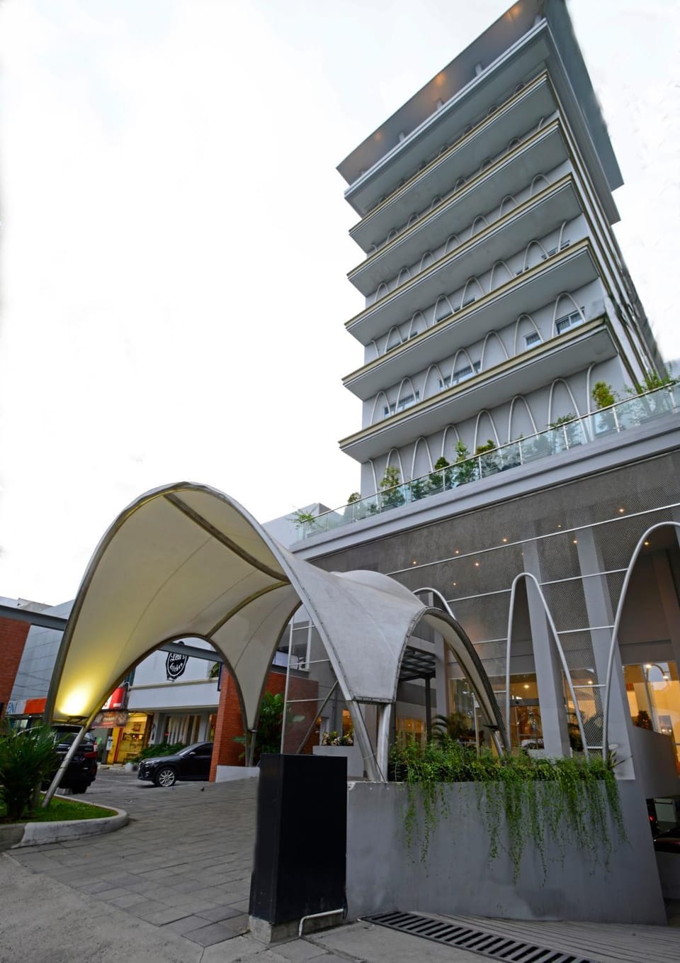 Facade/entrance