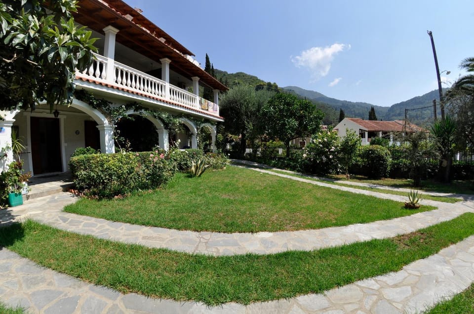 Property building, Summer, Garden