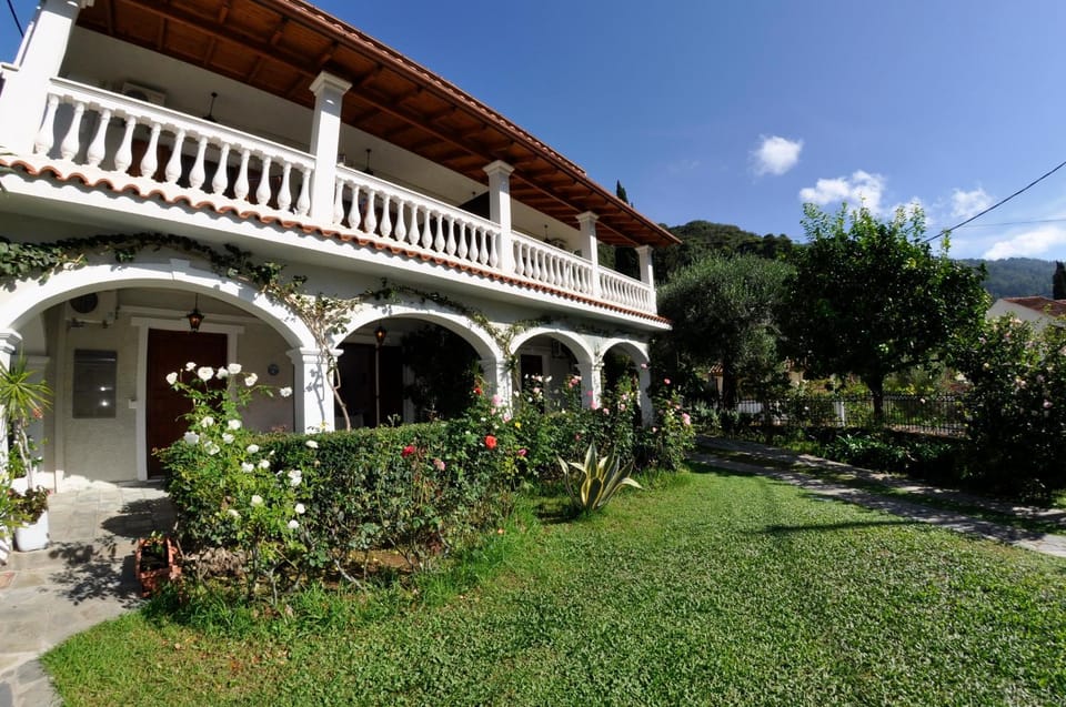 Property building, Facade/entrance, Summer, Garden