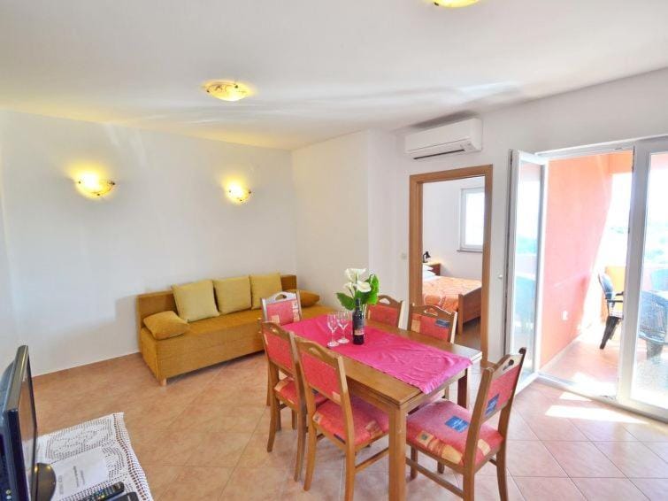 TV and multimedia, Kitchen or kitchenette, Living room, Dining area