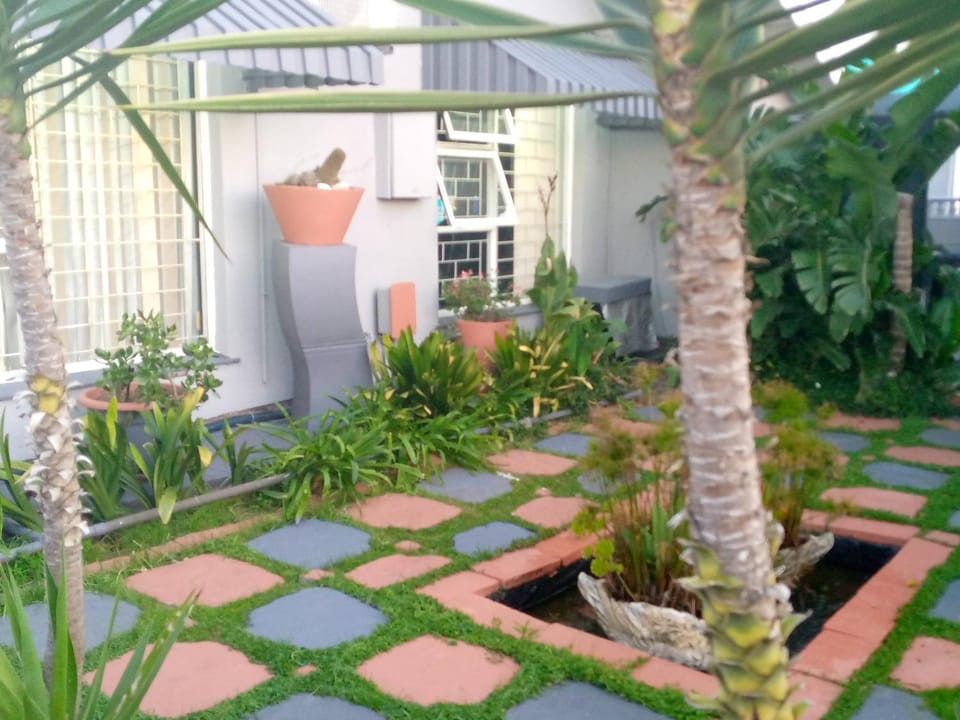 Facade/entrance, Garden