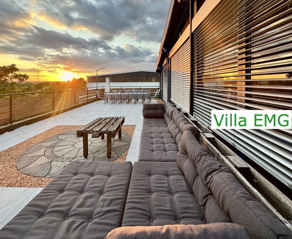 Patio, View (from property/room), Balcony/Terrace, Seating area, Sunrise, Sunset