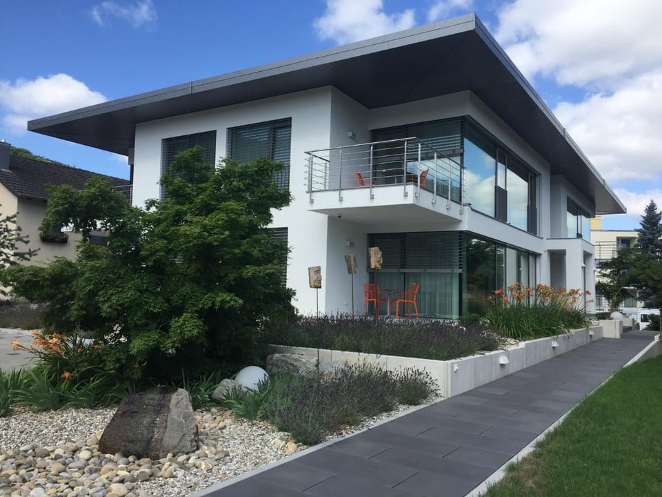 Facade/entrance, Garden, Balcony/Terrace