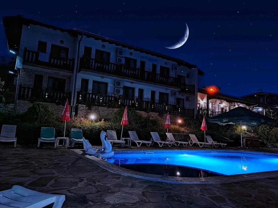 Property building, Swimming pool