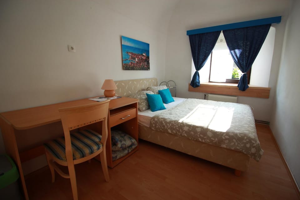 Bed, Photo of the whole room, Decorative detail, Bedroom