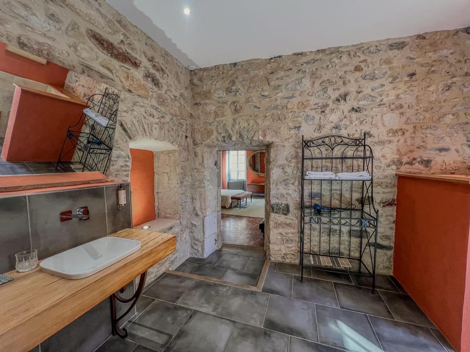 Bathroom, towels