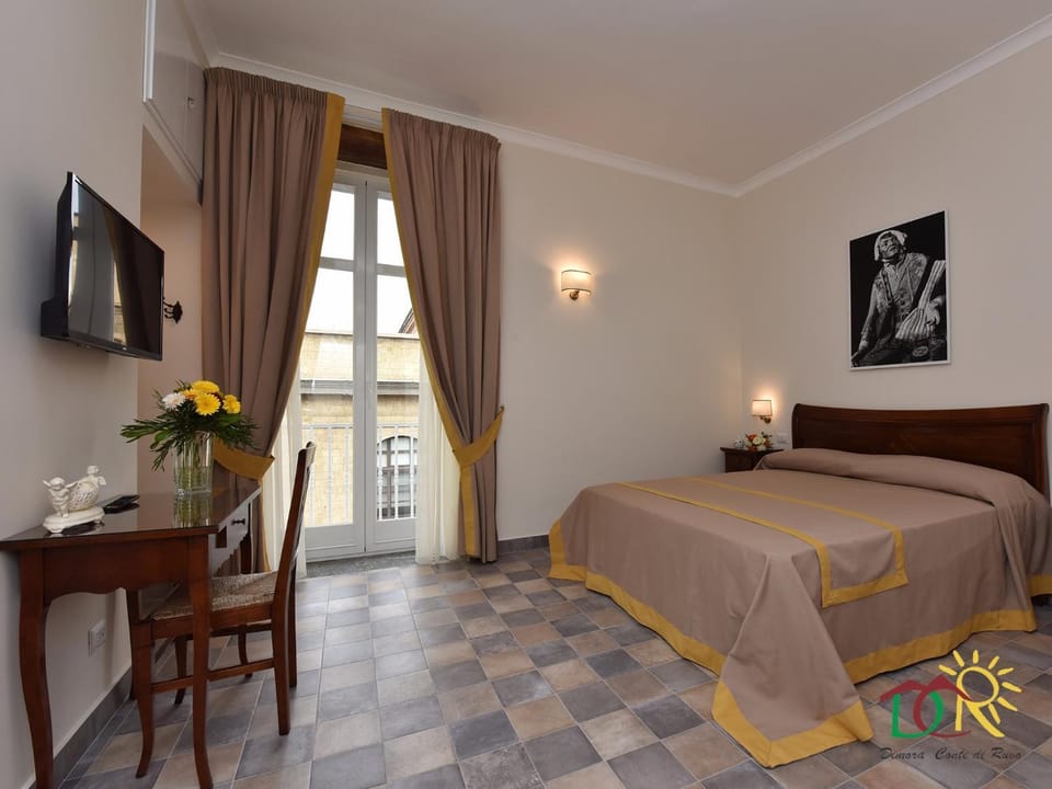 Bed, Balcony/Terrace, Balcony/Terrace, Photo of the whole room, Decorative detail, Decorative detail, Bedroom
