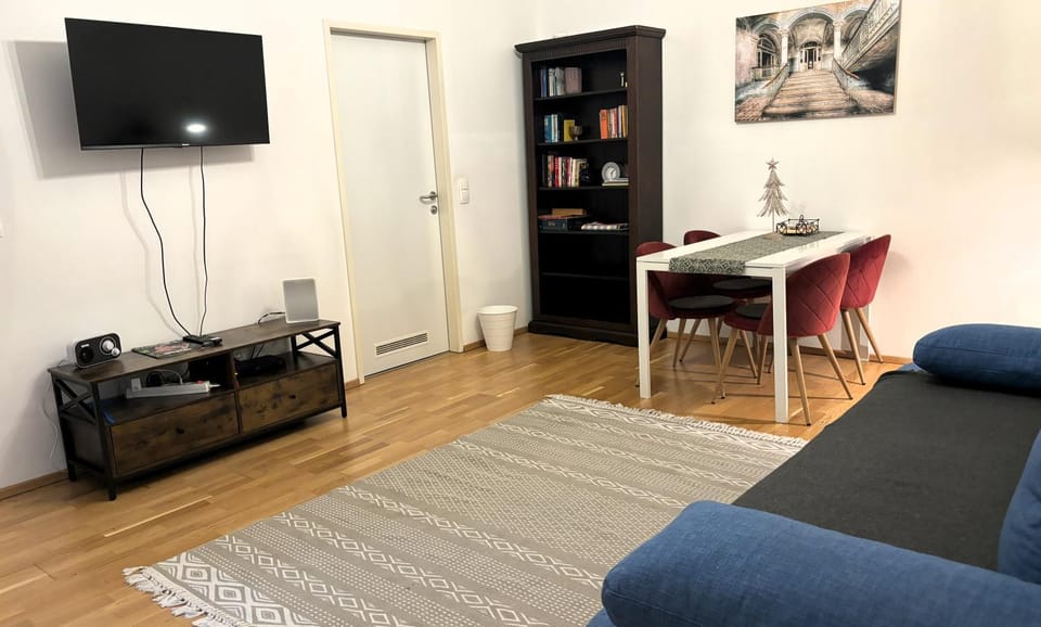 TV and multimedia, Living room, Dining area