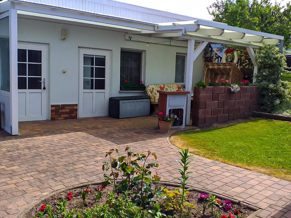 Facade/entrance, BBQ facilities, Fishing, Garden, Balcony/Terrace, Beach, Hiking, Cycling