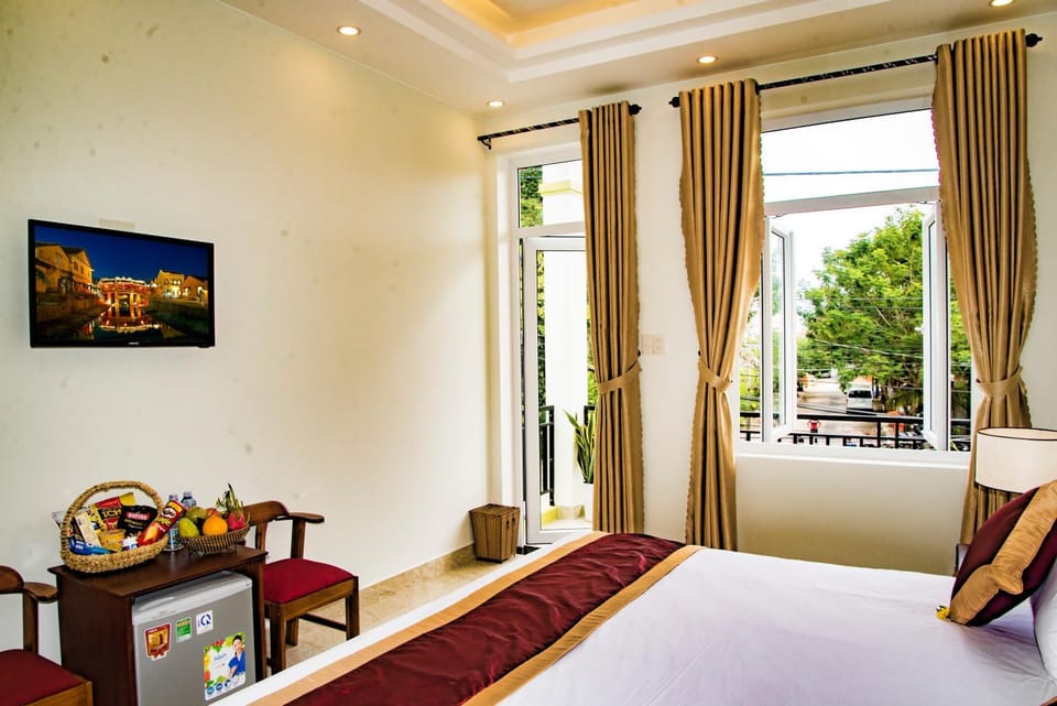 Bed, Photo of the whole room, Bedroom, City view, Garden view, Street view