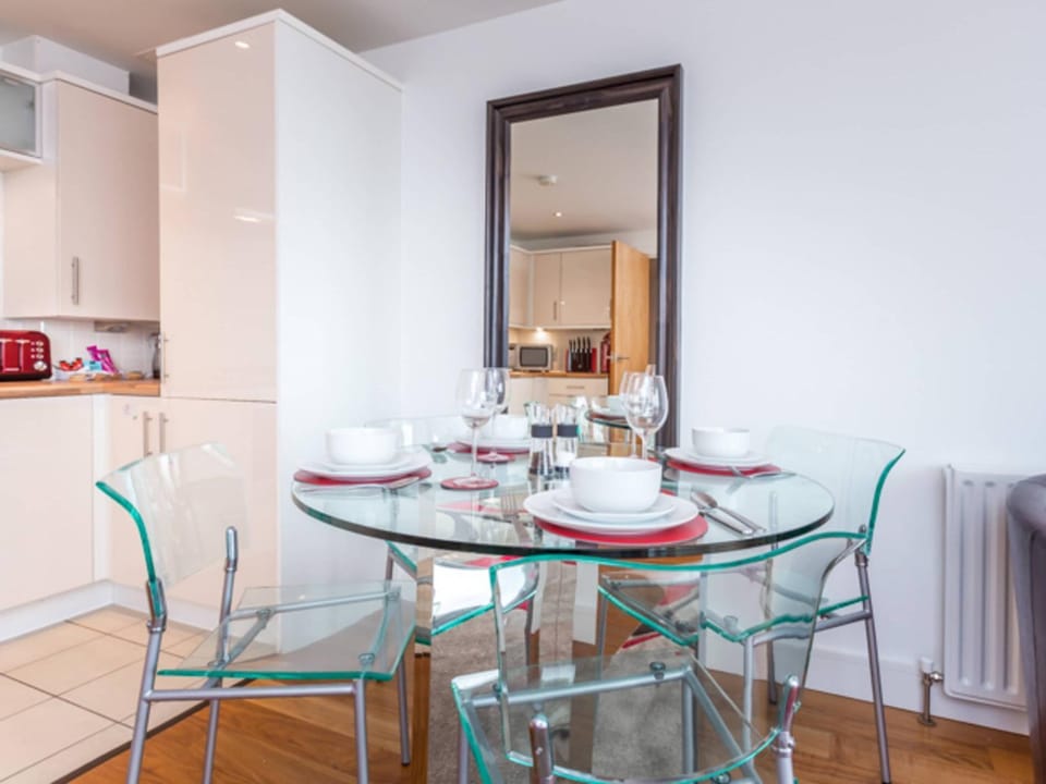 Tides - Poole Town Views, On-site Parking Apartment in Poole