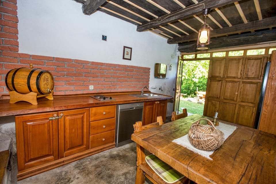 Kitchen or kitchenette, Communal kitchen