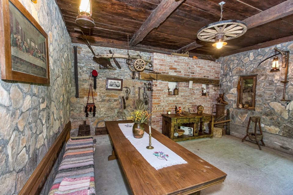 Lounge or bar, Seating area, Dining area