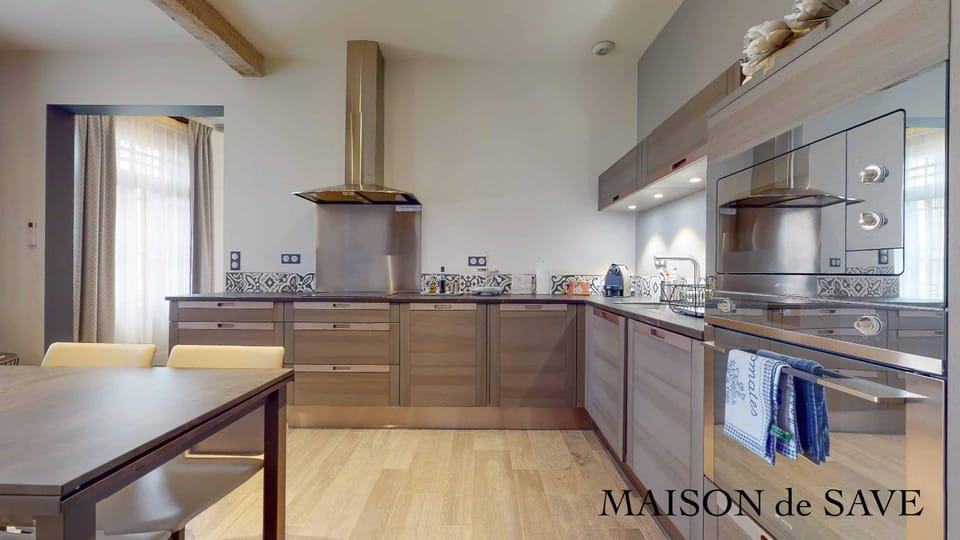 Kitchen or kitchenette, Communal kitchen