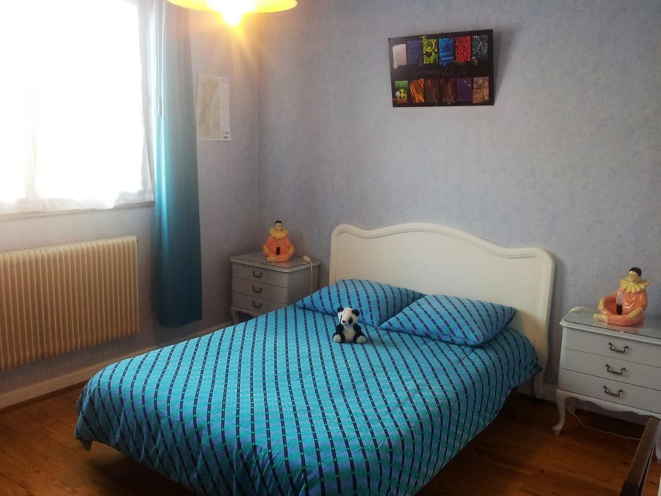 Bed, Photo of the whole room