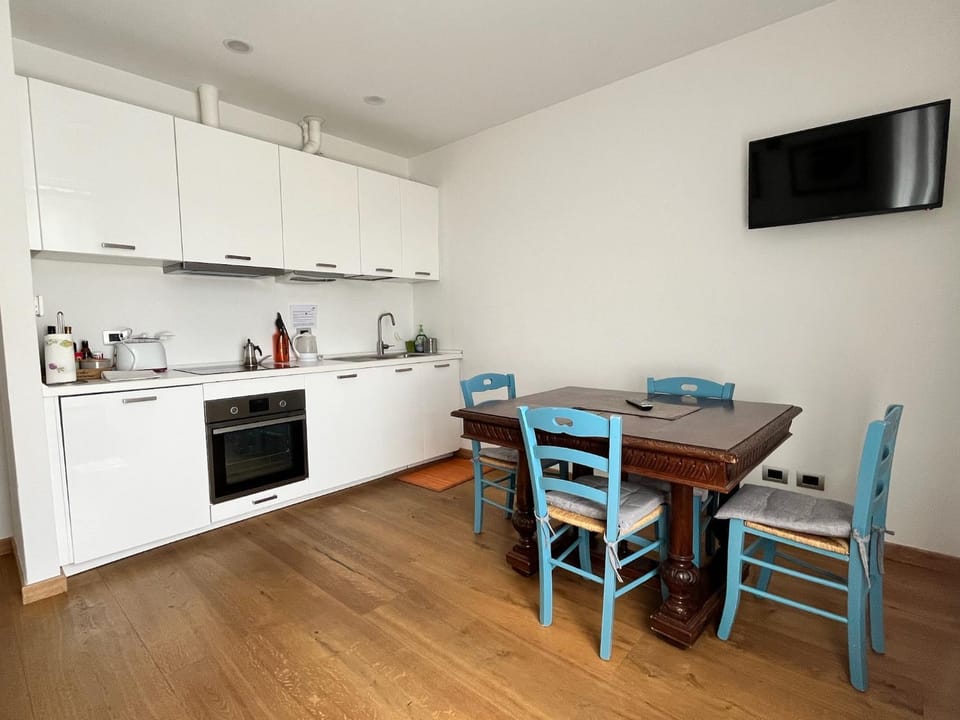 Kitchen or kitchenette, kitchen