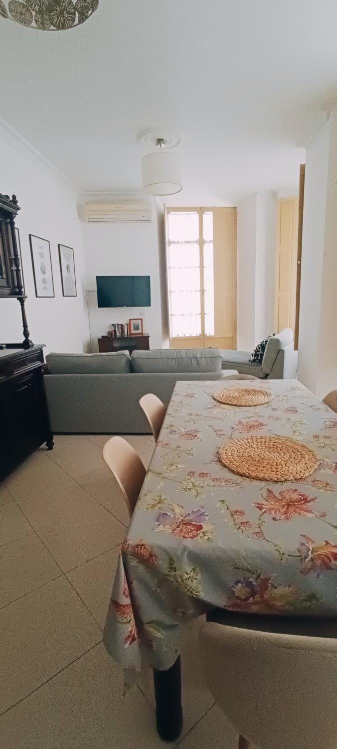 TV and multimedia, Living room, Photo of the whole room, Dining area