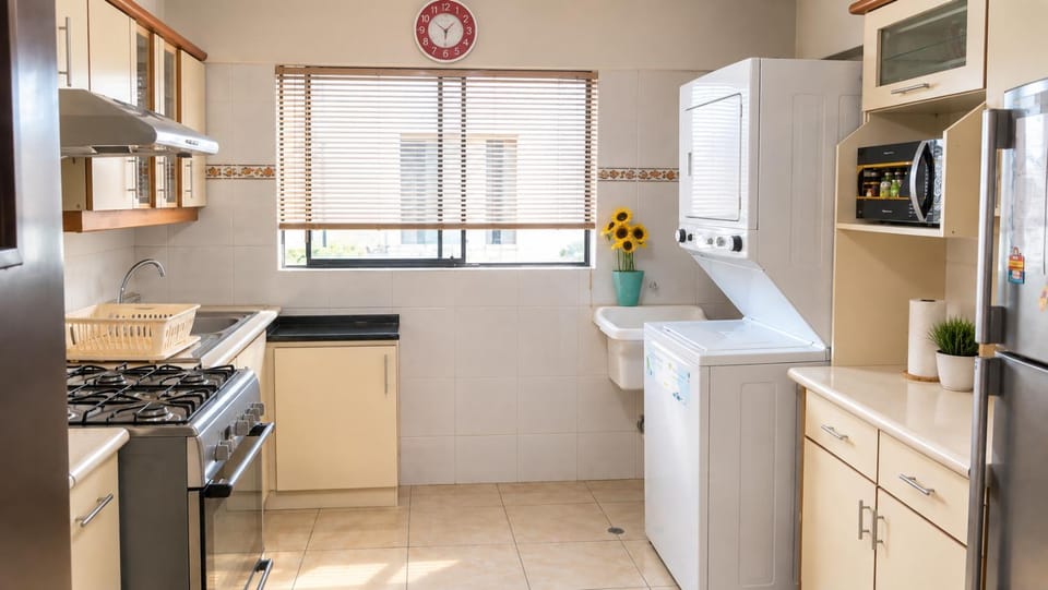 Kitchen or kitchenette, oven