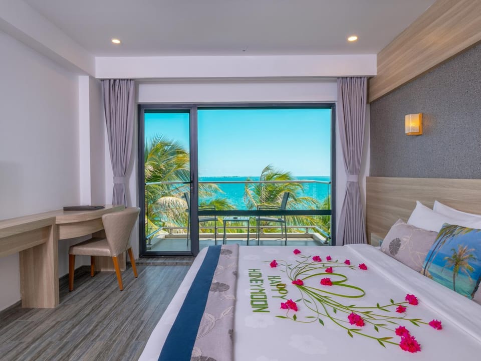 Bed, View (from property/room), Balcony/Terrace, Bedroom