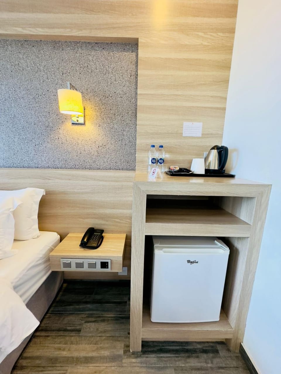 Coffee/tea facilities, oven