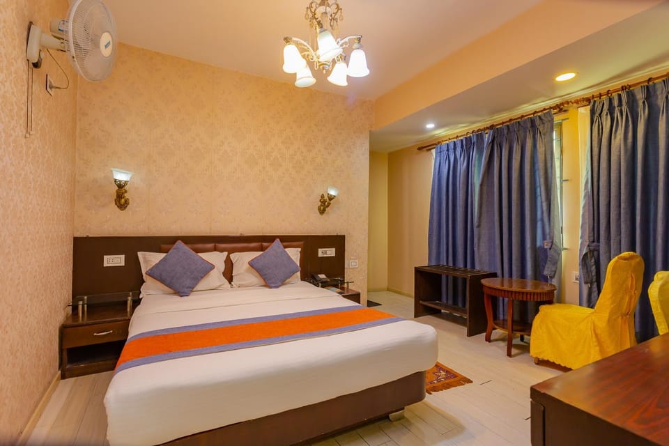 Bed, Photo of the whole room, Seating area, Bedroom, fireplace, air conditioner
