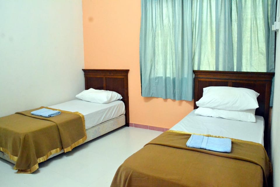 Staff, Bedroom, On site, older children