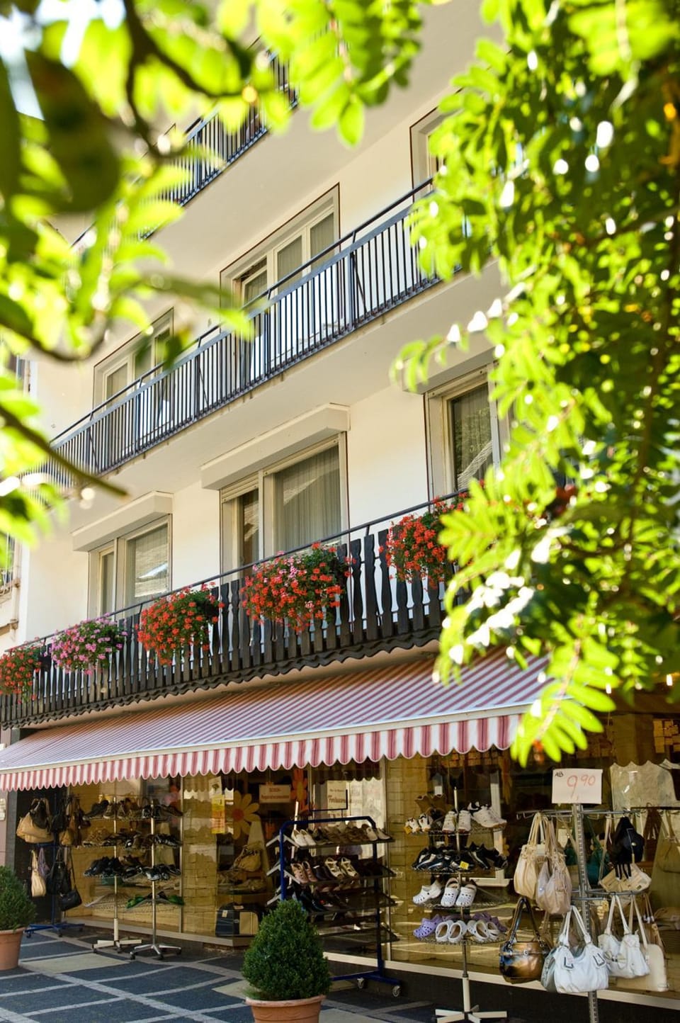 Property building, Internal: Not applicable to any particular room