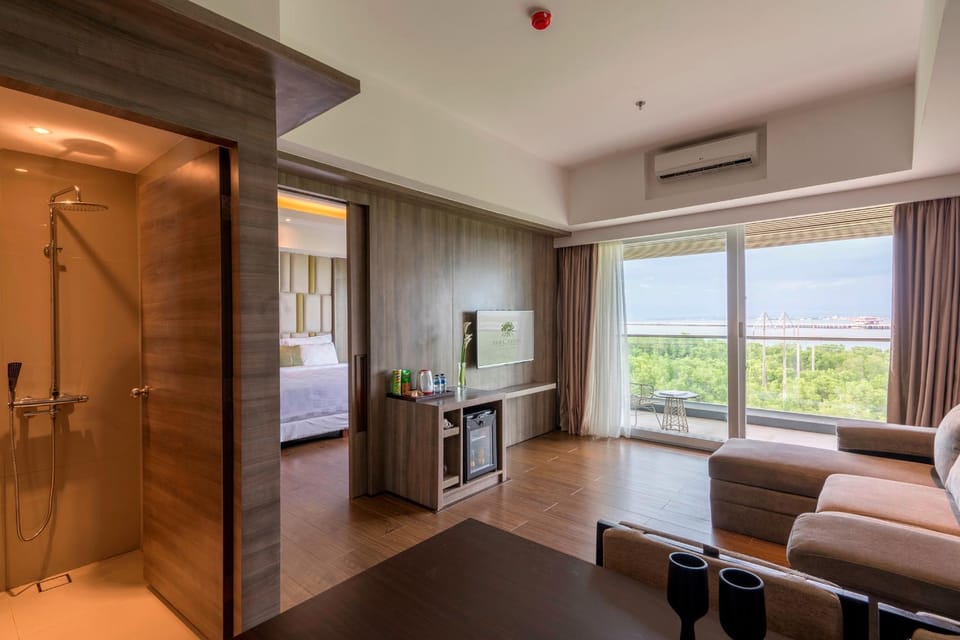 Bed, TV and multimedia, Living room, Photo of the whole room, Seating area