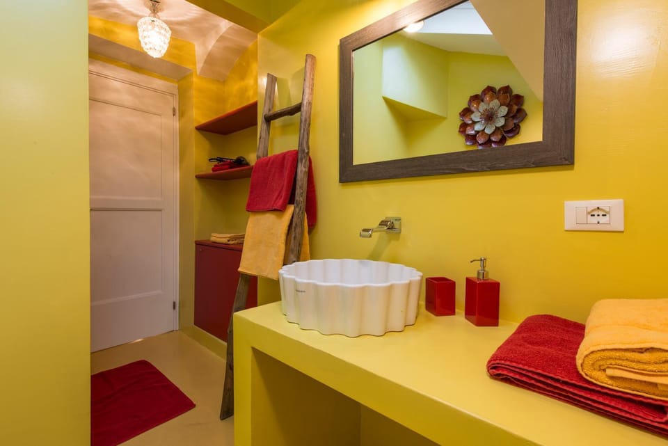 Bathroom, Photo of the whole room, Decorative detail