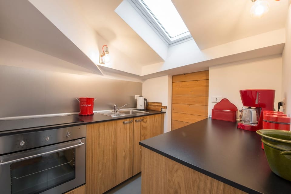 Coffee/tea facilities, Kitchen or kitchenette
