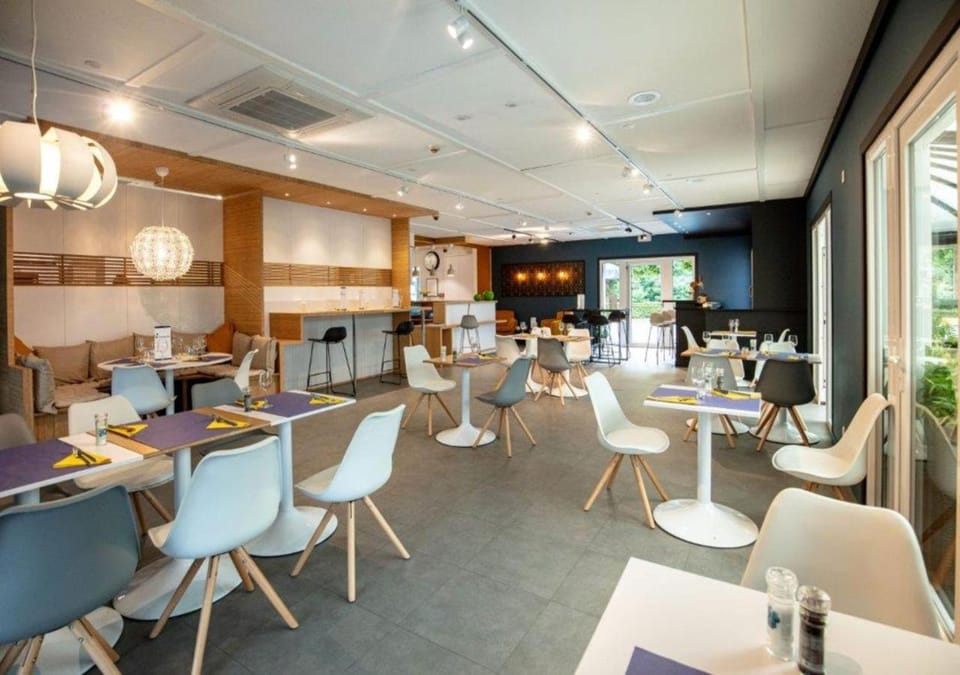 Restaurant/places to eat, Communal lounge/ TV room, Lounge or bar, Banquet/Function facilities, Food