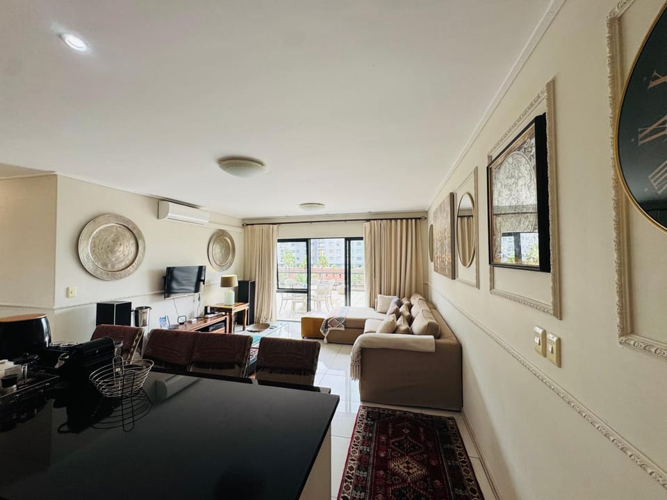 Manhattan Luxe Suite at Canal Walk Apartment in Cape Town
