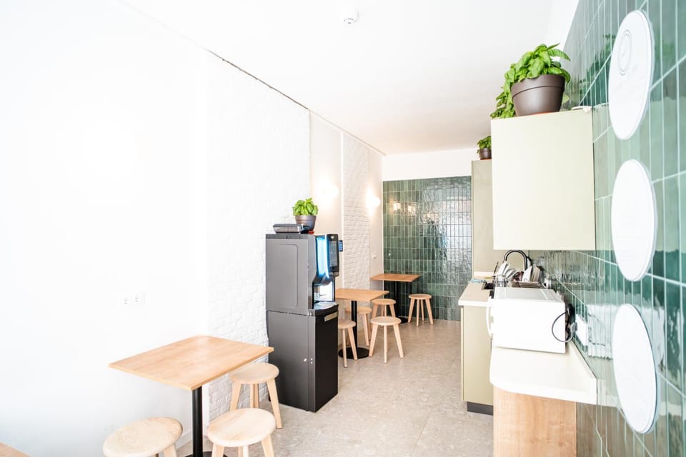 Kitchen or kitchenette, Communal kitchen