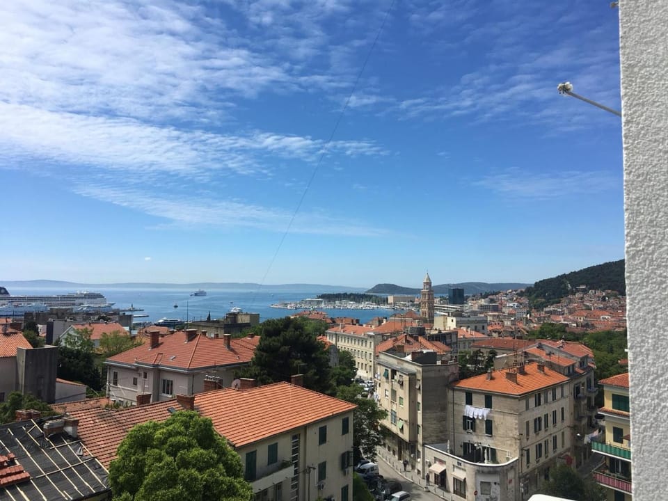 City view, Sea view